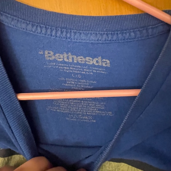 Mens fallout tshirt - Picture 3 of 4